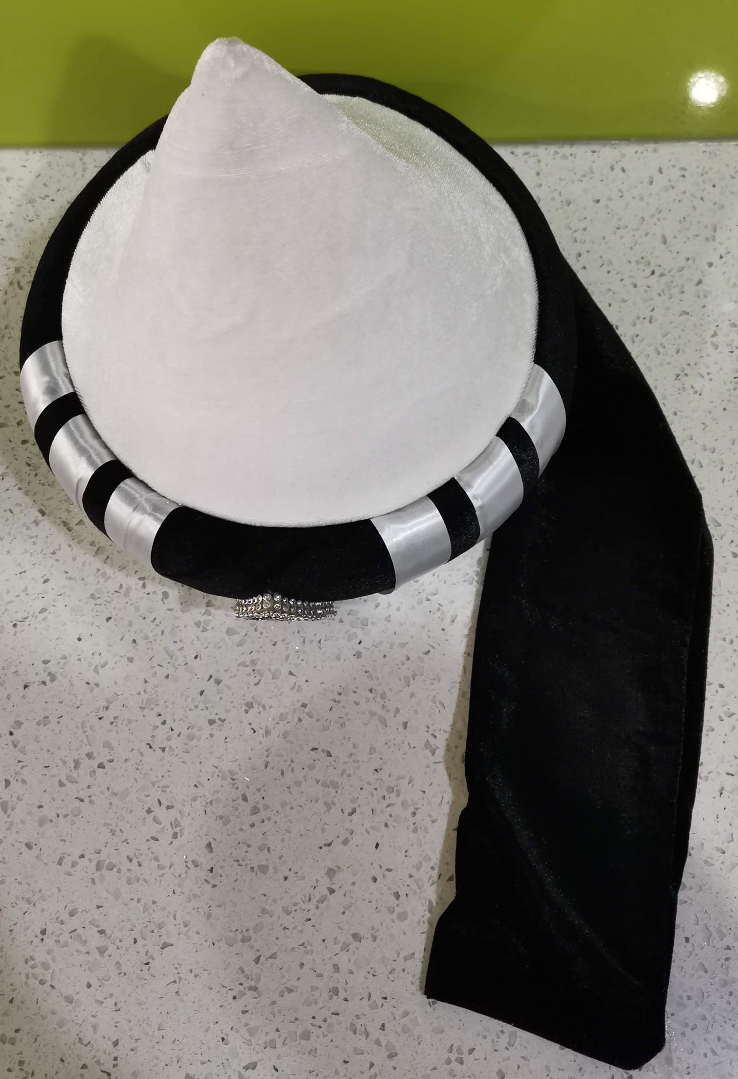 Ashrafi Taaj Mens Hat 3 (Black-White)